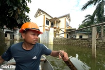 22 ngày cô lập vì ngập: Người Hà Nội bỏ biệt thự, nhà cao tầng đi ở nhờ