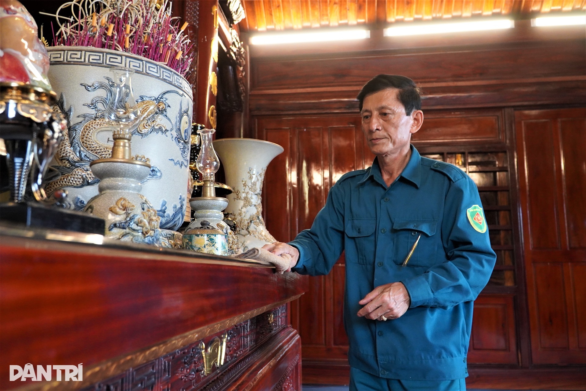 Hồ sen và cầu ao - nơi ghi dấu chân Bác Hồ - 12 Hồ sen và cầu ao - nơi ghi dấu chân Bác Hồ - 12