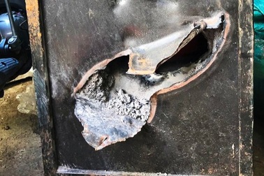 Chủ nhà về quê, trộm phá cửa "vét" sạch gần nửa tỷ đồng