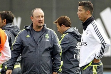 Vì Bale, C.Ronaldo bất mãn với HLV Benitez