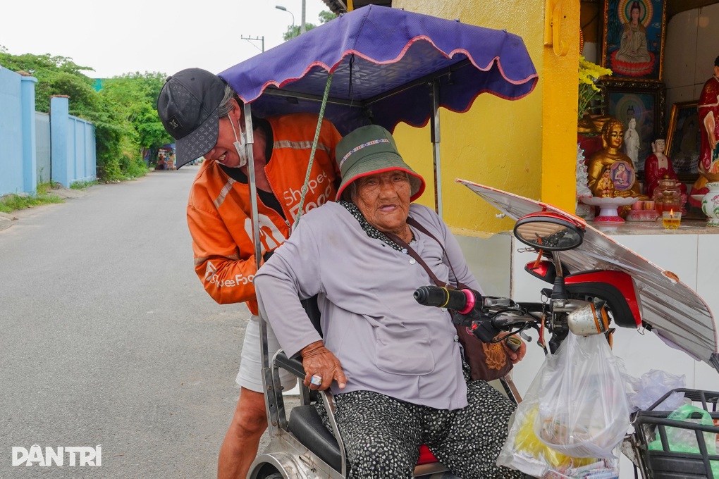Người đàn ông 5 năm chăm nuôi, tã bỉm cho mẹ của bạn thân - 2 Người đàn ông 5 năm chăm nuôi, tã bỉm cho mẹ của bạn thân - 2