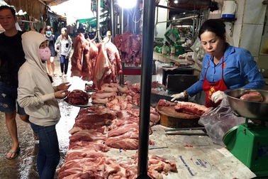 Bão Tembin "ùn ùn" kéo đến, giá thực phẩm vẫn... "bình chân như vại"