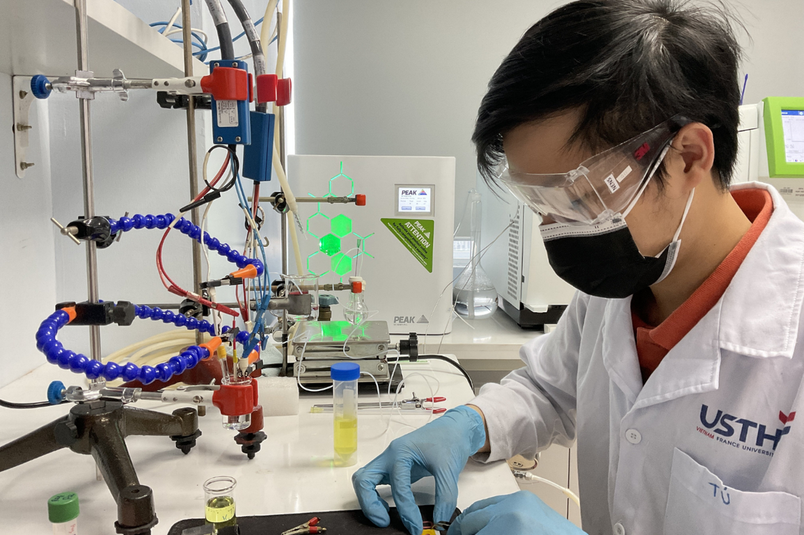 Nam sinh đoạt giải Nhất cấp quốc gia và suất học bổng du học trời Âu - 2 Nam sinh đoạt giải Nhất cấp quốc gia và suất học bổng du học trời Âu - 2