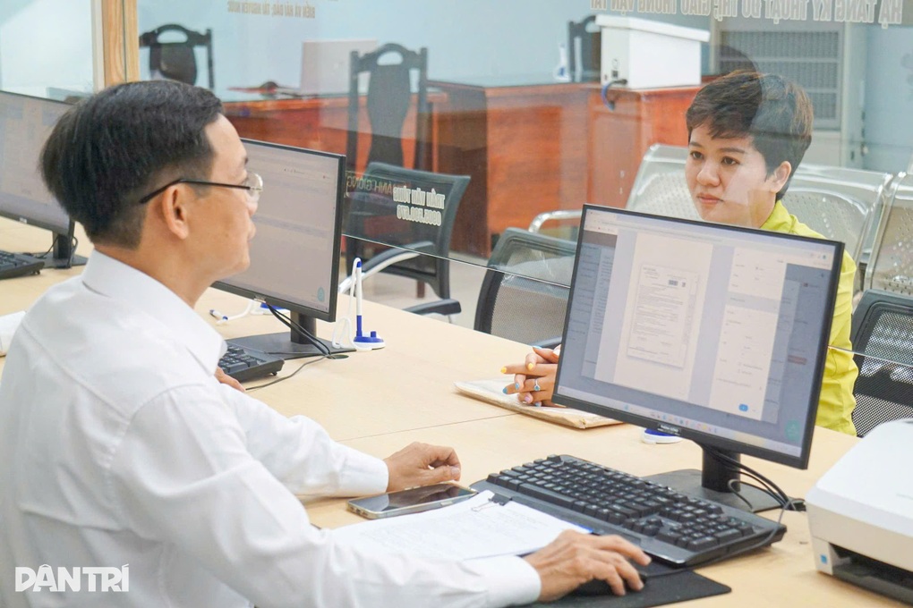Xử lý hồ sơ thuận lợi hơn trong ngày thứ 3 chạy thử chính quyền xã mới - 3 Xử lý hồ sơ thuận lợi hơn trong ngày thứ 3 chạy thử chính quyền xã mới - 3