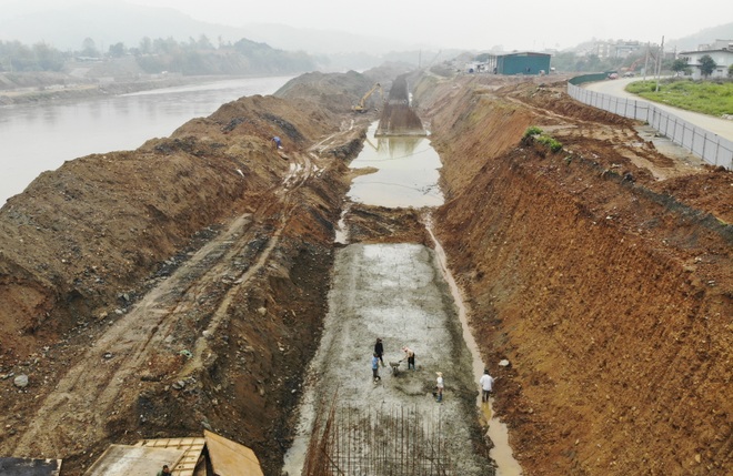 Toàn cảnh tuyến kè khổng lồ 620 tỷ chống sạt lở bờ sông Hồng - 17 Toàn cảnh tuyến kè khổng lồ 620 tỷ chống sạt lở bờ sông Hồng - 17