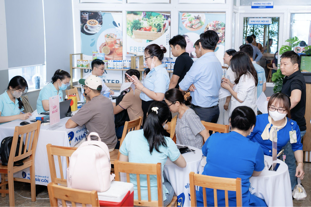 Hàng trăm người đến Bệnh viện Đa khoa Quốc tế Nam Sài Gòn tiếp sức sự sống - 1 Hàng trăm người đến Bệnh viện Đa khoa Quốc tế Nam Sài Gòn tiếp sức sự sống - 1