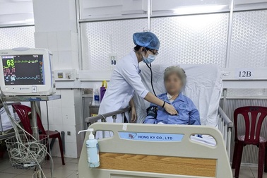 Cắt khối u tim cứu sống cụ bà 80 tuổi trong tình trạng nguy kịch