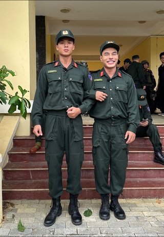 Mỹ nam cao 1,88m nổi bật trong đội hình tập luyện diễu hành là ai? - 9 Mỹ nam cao 1,88m nổi bật trong đội hình tập luyện diễu hành là ai? - 9