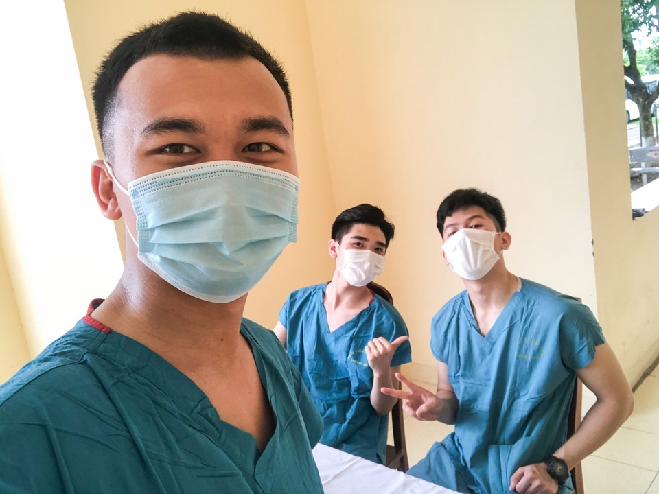 Tâm sự ấm lòng của SV Quân Y gác lại kỳ thi lên đường chi viện Bắc Giang - 2 Tâm sự ấm lòng của SV Quân Y gác lại kỳ thi lên đường chi viện Bắc Giang - 2