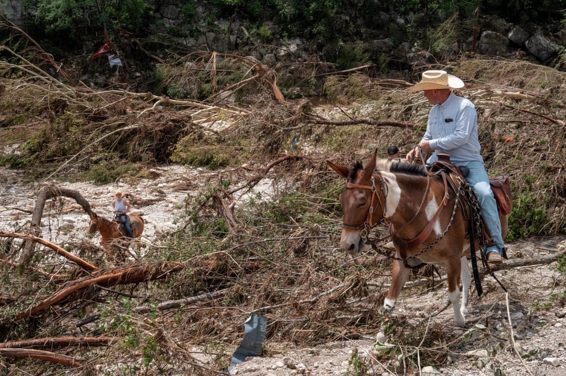 Lũ quét lịch sử ở Texas: Hơn 100 người chết, 10 bé gái đi trại hè mất tích - 5 Lũ quét lịch sử ở Texas: Hơn 100 người chết, 10 bé gái đi trại hè mất tích - 5