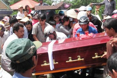 Nặng trĩu tang thương sau vụ cuồng sát kinh hoàng