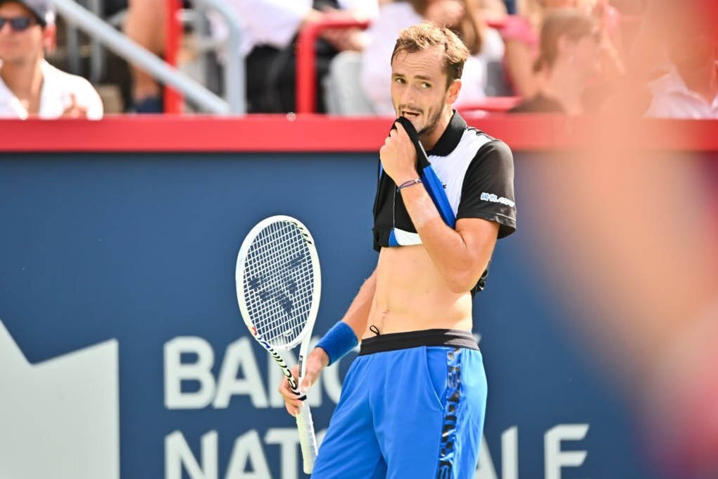 Medvedev thua sốc trước Kyrgios ở trận ra quân Rogers Cup - 2 Medvedev thua sốc trước Kyrgios ở trận ra quân Rogers Cup - 2