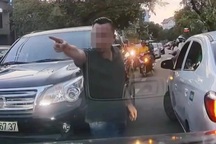 Nữ tài xế bị người đàn ông tát vào mặt vì bóp còi xin đường ở TPHCM