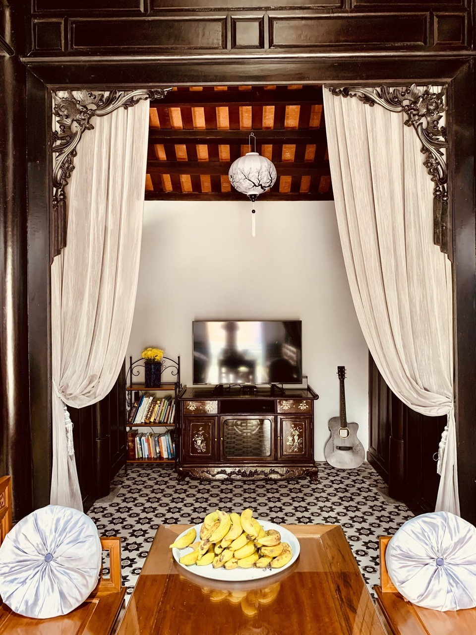 Bất ngờ với căn nhà cổ trăm tuổi đẹp hiếm có của cặp vợ chồng người Huế - 6 Bất ngờ với căn nhà cổ trăm tuổi đẹp hiếm có của cặp vợ chồng người Huế - 6