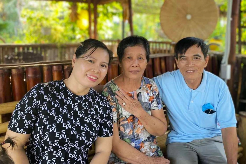 Người phụ nữ khuyết tật vẽ lại cuộc đời bằng sự lạc quan - 1 Người phụ nữ khuyết tật vẽ lại cuộc đời bằng sự lạc quan - 1