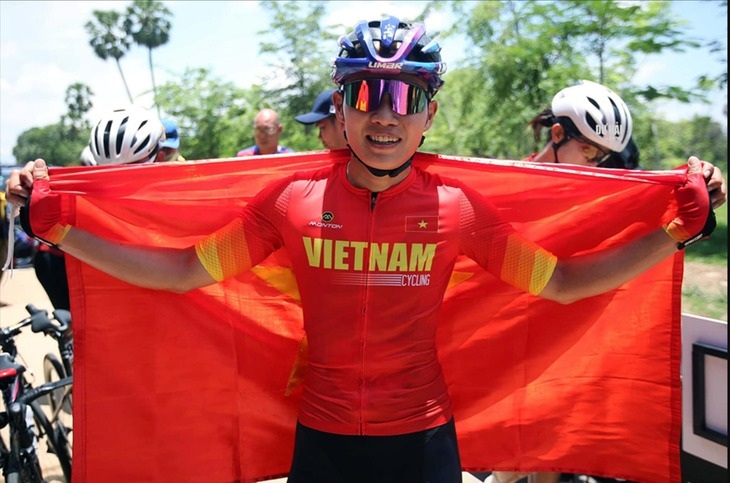 Cua-rơ Nguyễn Thị Thật là VĐV đầu tiên của Việt Nam giành suất dự Olympic Paris 2024 nhờ vô địch giải châu Á 2023 (Ảnh: NVCC).