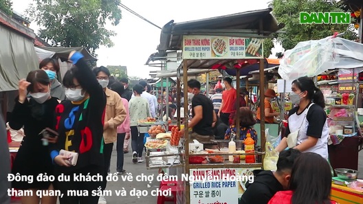 Du khách tấp nập đổ về Hội An dịp nghỉ lễ Tết Nguyên đán