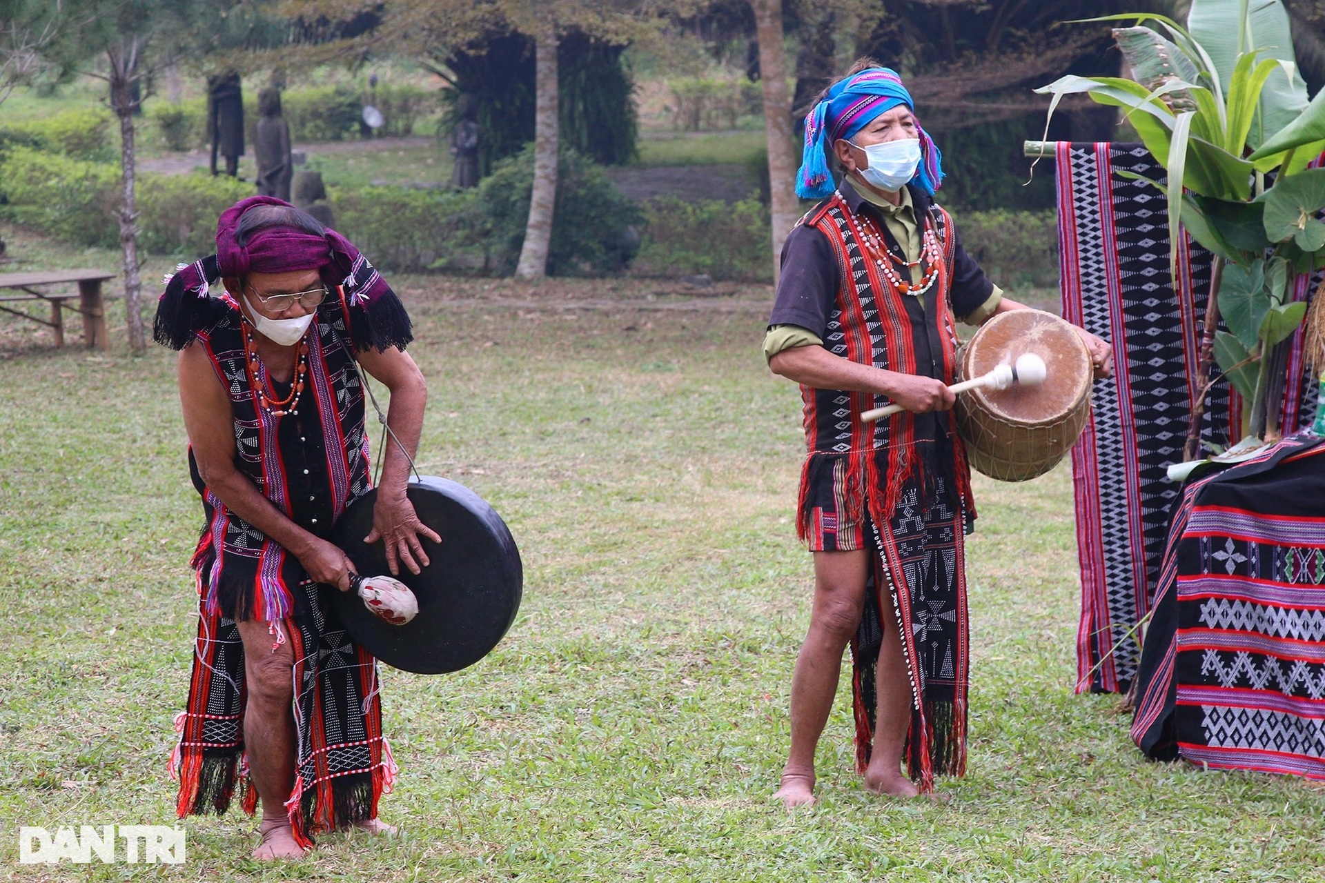 Hoang dã Lễ A Da của người Tà Ôi trên dãy Trường Sơn - 11 Hoang dã Lễ A Da của người Tà Ôi trên dãy Trường Sơn - 11