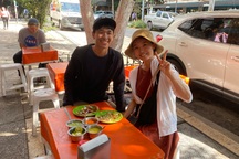 Chồng Việt vợ Nhật nghỉ việc, đi du lịch khắp thế giới để... "chữa lành"