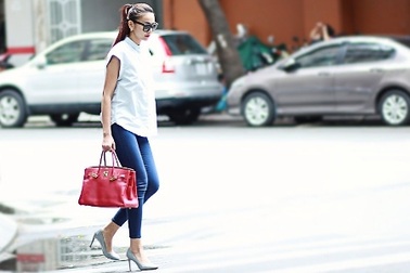 Siêu mẫu Thanh Hằng “bí ẩn” vào khách sạn 