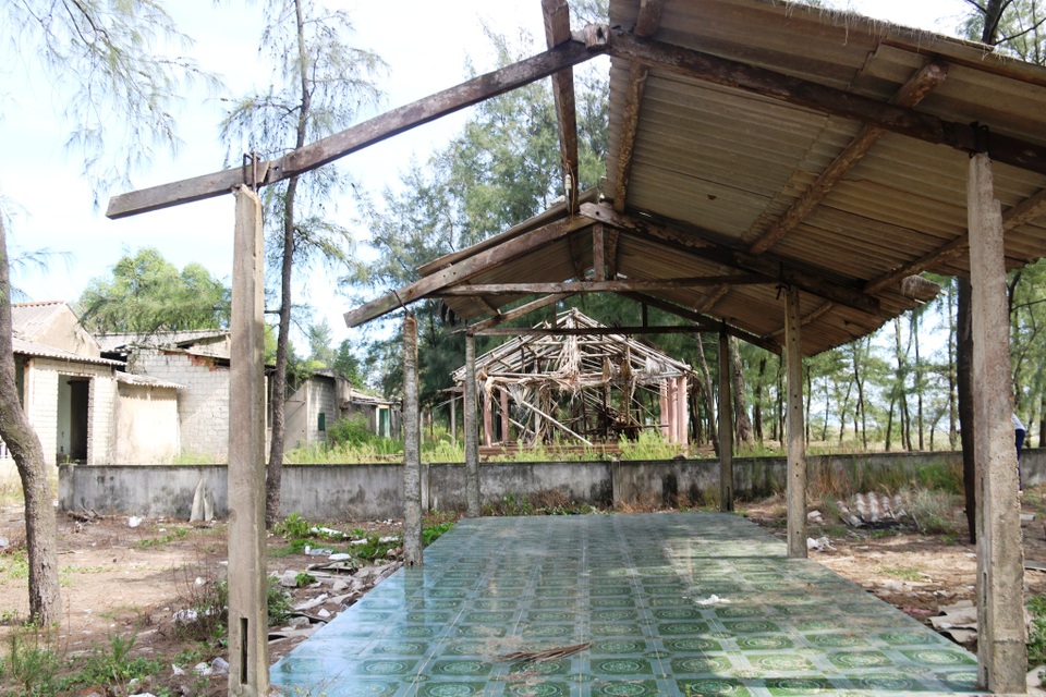 Khu du lịch biển Xuân Thành hoang tàn sau nhiều năm vắng bóng du khách - 8 Khu du lịch biển Xuân Thành hoang tàn sau nhiều năm vắng bóng du khách - 8