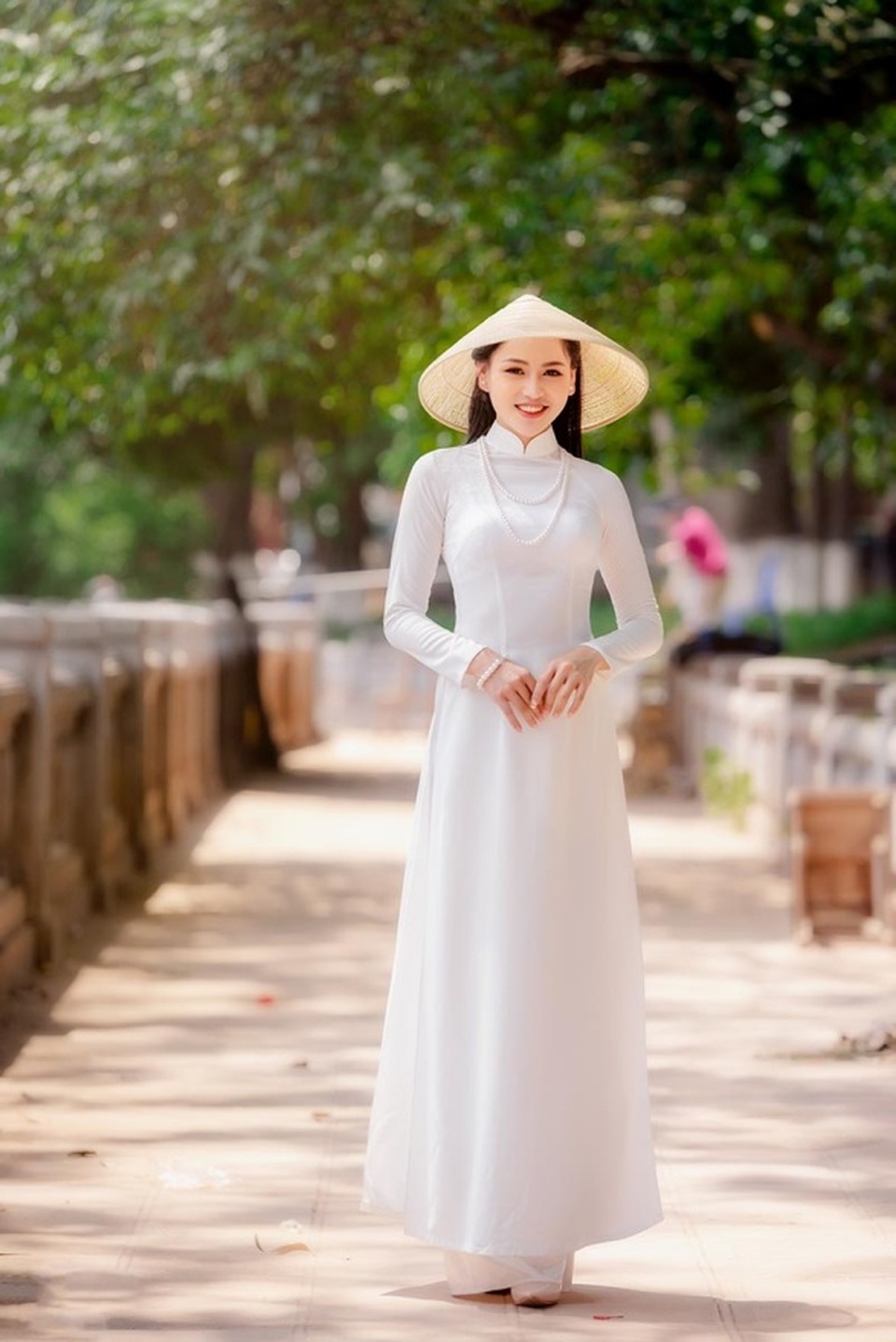 9X trường nghệ thuật khoe nét duyên dáng trong tà áo dài trắng - 7