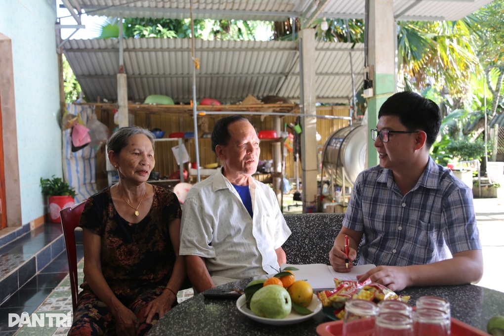 Vợ chồng thương binh nhặt khoai, mót sắn nuôi 8 con thành nhà giáo - 3 Vợ chồng thương binh nhặt khoai, mót sắn nuôi 8 con thành nhà giáo - 3