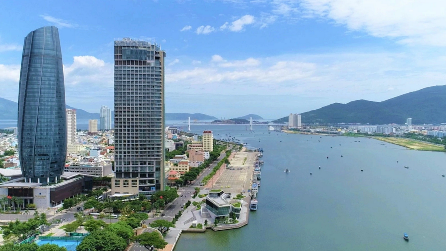 Kiện toàn bộ máy ở thành phố rộng lớn nhất cả nước sau tái lập