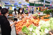 Giá rau củ tăng chóng mặt sau bão, siêu thị xoay xở nguồn cung