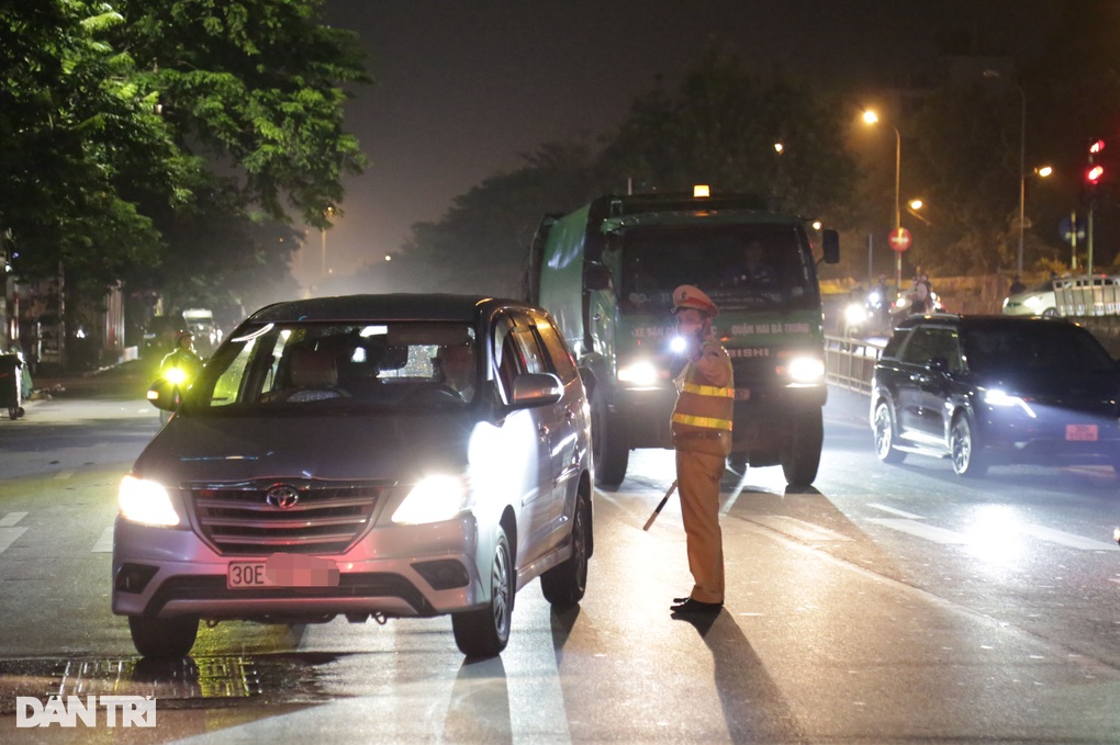 Vui liên hoan, nam bác sĩ ở Hà Nội dính độ cồn gấp đôi mức kịch khung - 8 Vui liên hoan, nam bác sĩ ở Hà Nội dính độ cồn gấp đôi mức kịch khung - 8