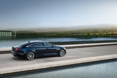 Thế giới thượng lưu bên trong Jaguar XJL