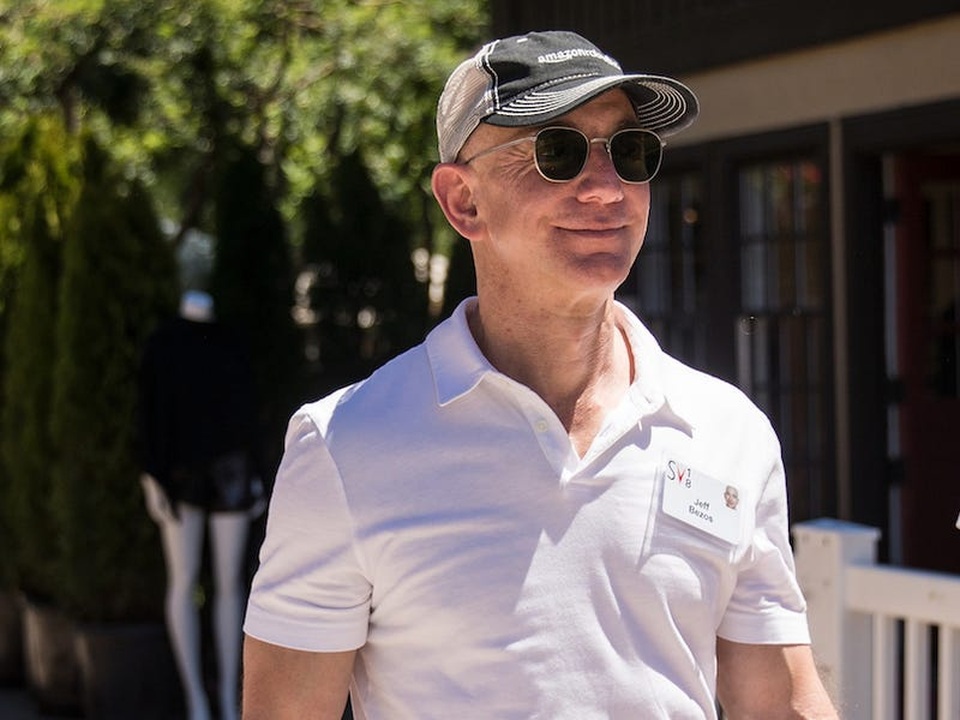 CEO Amazon Jeff Bezos: Từ tuổi thơ sóng gió tới ông chủ sở hữu 171 tỷ đô la - 16 CEO Amazon Jeff Bezos: Từ tuổi thơ sóng gió tới ông chủ sở hữu 171 tỷ đô la - 16