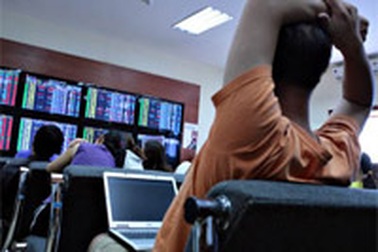 Đến 94% mã giảm, Vn-Index “lao dốc” cả tuần