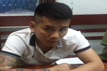 Lao về nhà lấy súng đi giải quyết mâu thuẫn