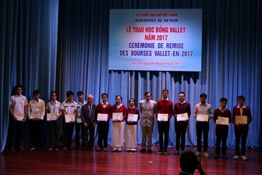 Trao học bổng Vallet đến học sinh, sinh viên nghèo vượt khó các tỉnh Tây Nguyên