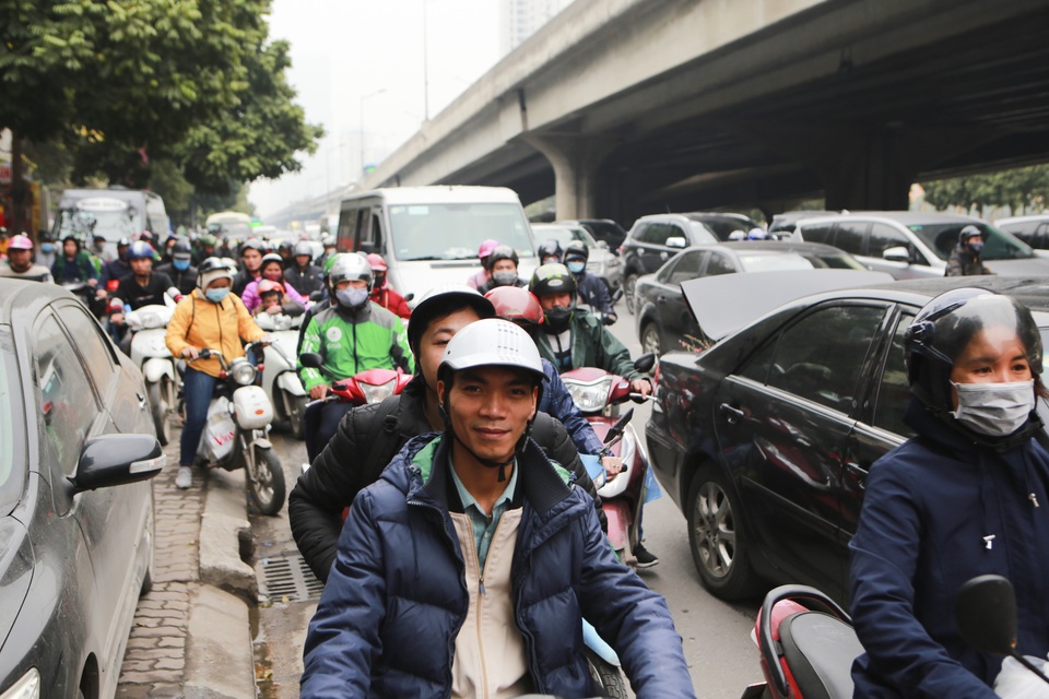 Giao thông kẹt cứng tại cửa ngõ Thủ đô - 11 Giao thông kẹt cứng tại cửa ngõ Thủ đô - 11