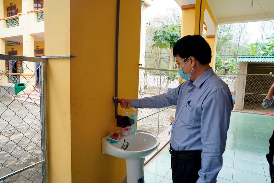 Nghệ An tiếp nhận cách ly gần 200 người từ Lào về quê - 7 Nghệ An tiếp nhận cách ly gần 200 người từ Lào về quê - 7
