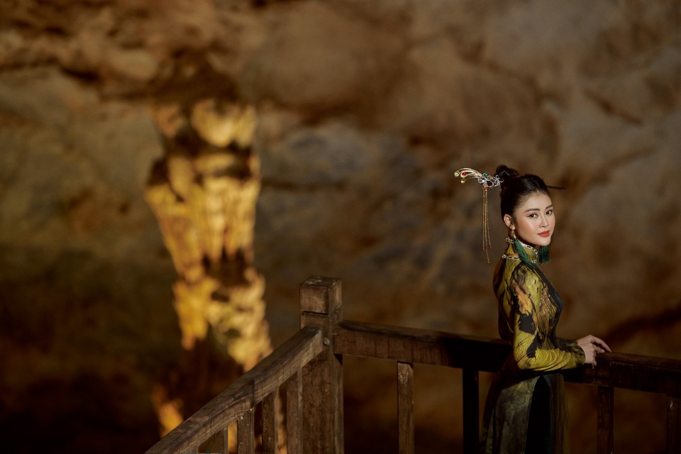 Người đẹp Lý Kim Thảo thướt tha trong tà áo dài - 12 Người đẹp Lý Kim Thảo thướt tha trong tà áo dài - 12