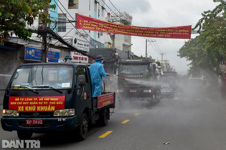 Xe đặc chủng phun khử khuẩn diện rộng toàn TPHCM - 14 Xe đặc chủng phun khử khuẩn diện rộng toàn TPHCM - 14