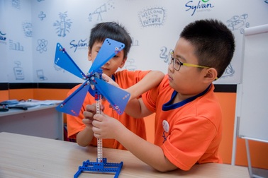 Thiếu thiết bị học STEM, học sinh đến lò bánh mì... "cầu cứu"