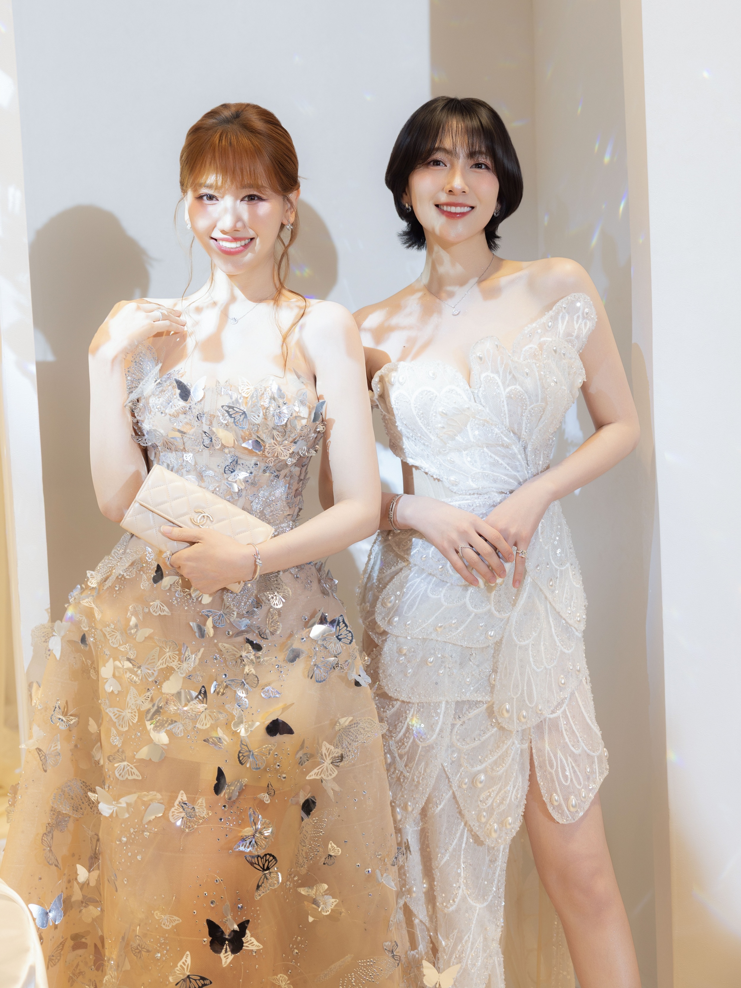 황투이, 20cm 하이힐 신고 캣워크 중 사건 처리로 논란 - 10 Hoàng Thùy gây sốt với pha xử lý sự cố khi catwalk trên giày cao 20cm - 10