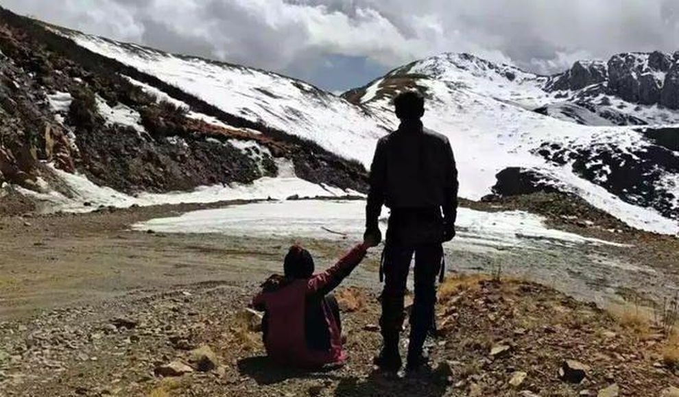 Chàng trai nghèo đưa bạn gái mắc trọng bệnh đi du lịch bằng xe đạp - 5