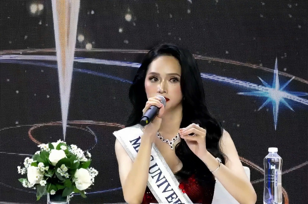 Hương Giang nói về giới tính tại Miss Universe: Tôi có hồ sơ đầy đủ - 1 Hương Giang nói về giới tính tại Miss Universe: Tôi có hồ sơ đầy đủ - 1