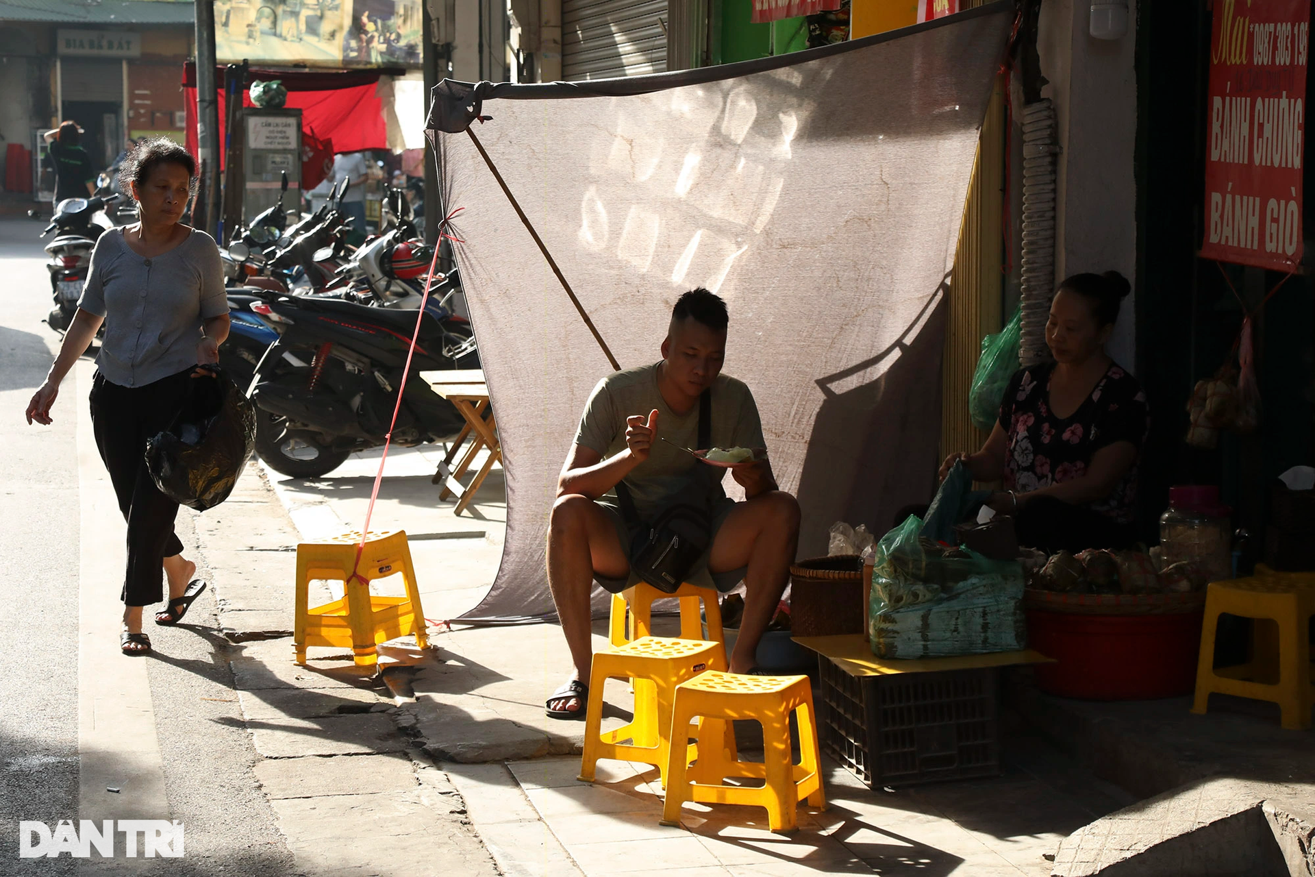 Nhịp sống sôi động của Hà Nội dưới nắng vàng cuối thu - 5 Nhịp sống sôi động của Hà Nội dưới nắng vàng cuối thu - 5