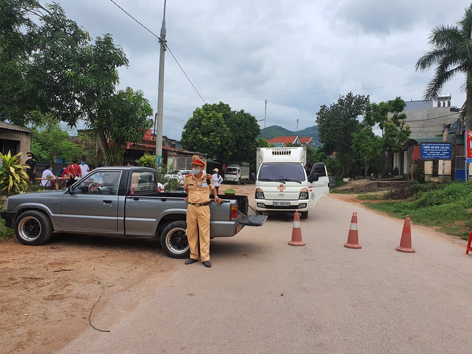 Hình ảnh phong tỏa khu vực có bệnh nhân Covid-19 ở Bắc Giang - 8 Hình ảnh phong tỏa khu vực có bệnh nhân Covid-19 ở Bắc Giang - 8
