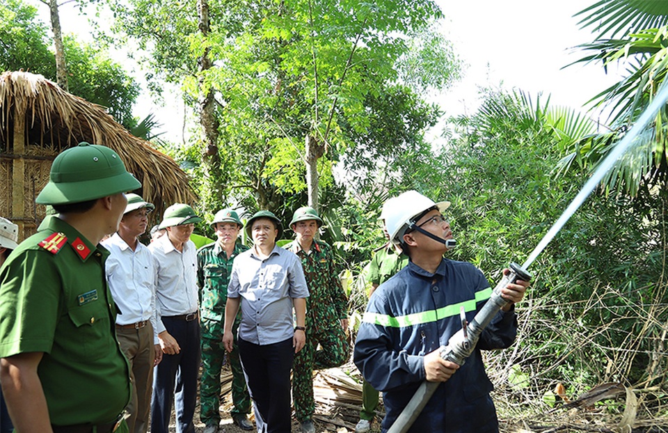 Bộ Nông nghiệp chỉ đạo các biện pháp ngăn thảm họa cháy rừng - 4 Bộ Nông nghiệp chỉ đạo các biện pháp ngăn thảm họa cháy rừng - 4