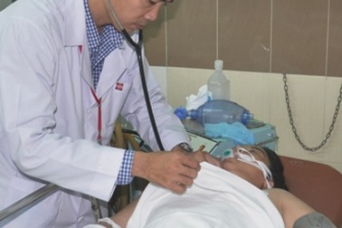 Vụ cả nhà 4 người ngạt khí than: Một nạn nhân vẫn nguy kịch