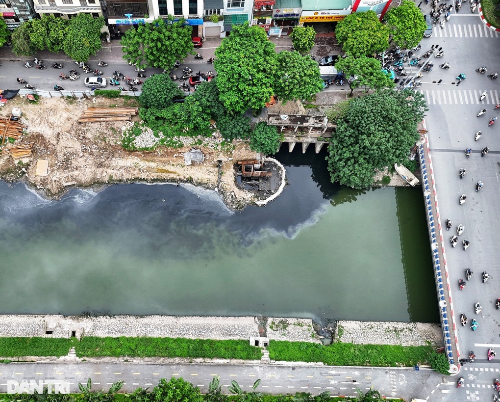 Sông Tô Lịch đen trở lại nhanh chóng vì nước thải - 1 Sông Tô Lịch đen trở lại nhanh chóng vì nước thải - 1
