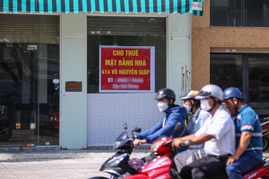 Cuối năm, khách sạn ven biển Đà Nẵng lại bỏ hoang, bị rao bán