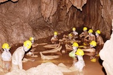 Kỳ thú “Tắm bùn hang động” ở Phong Nha